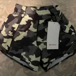 Camo lululemon size 0 Hotty Hot LR Short 4” Lined shorts